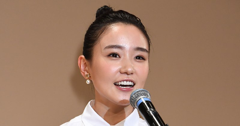 監督の“インティマシーコーディネーター却下”発言が批判呼ぶ奈緒主演作　識者らが“応援コメント”辞退を続々と告白の大不評 | 女性自身