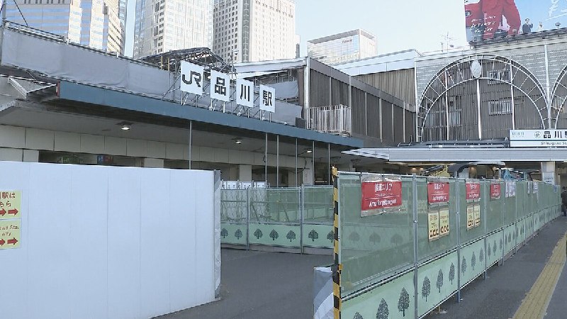 「死ぬまで塀の中に入っていたかった」JR品川駅で女性をホームから突き落としたか　殺人未遂容疑で男を現行犯逮捕　女性は外傷性くも膜下出血の大けが　警視庁