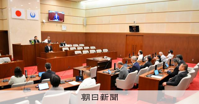SNSで「差別反対」発信、市議に自粛要請決議　埼玉県鶴ケ島市議会：朝日新聞