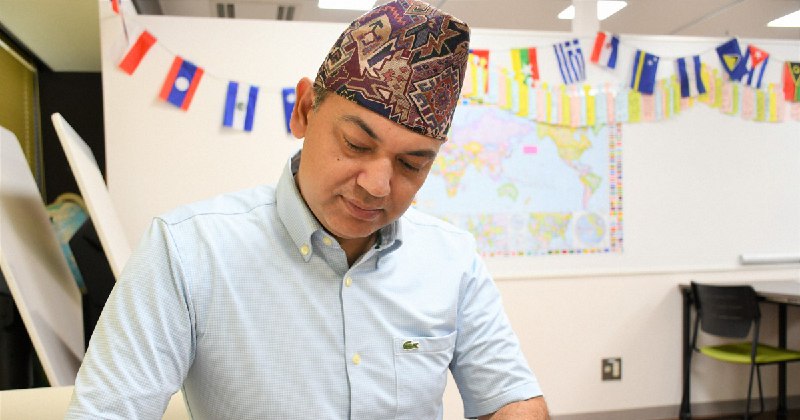 電車で急に心ない言葉　来日25年、ネパール人が震えた「初の恐怖」