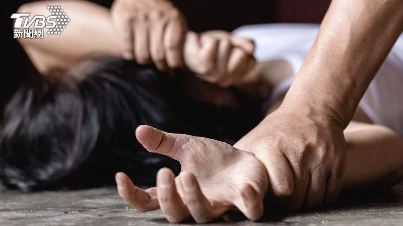 台南妹被親哥性侵！暈倒遭脫褲　驚醒見他「掏鳥噁貼近」