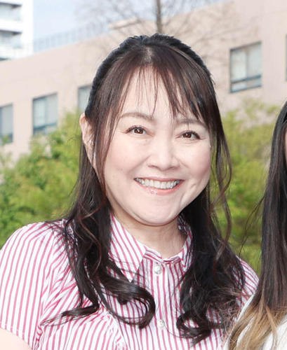 歌手井上あずみ「脳出血」で緊急手術へ　リハ−サル中に頭痛訴え昏倒、コンサート中止発表