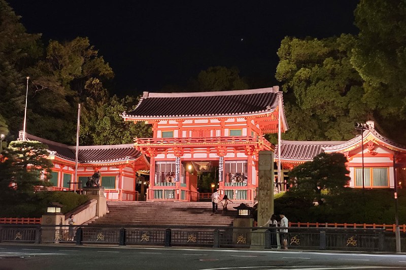 京都・八坂神社で「鈴の緒」に利用制限…背景に“参拝客のトラブル”　動画を晒された外国人男性は「訴訟の準備をしています」
