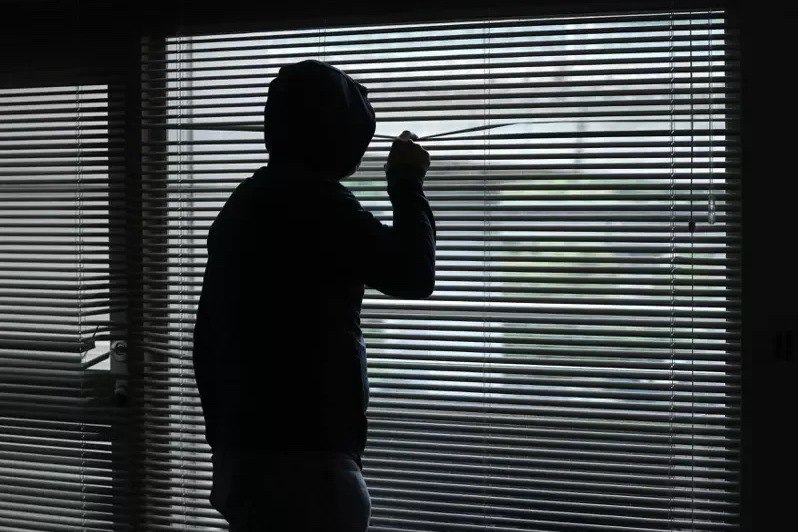 「楚門世界」台灣版！ 高雄校長在好友家裝滿針孔 沐浴更衣看光光 | 聯合新聞網