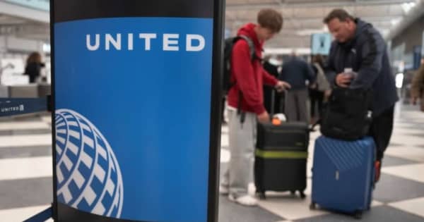 離陸前のユナイテッド機でエンジン火災か、負傷者なし　シカゴの空港