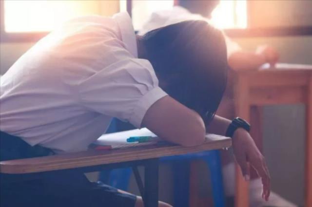 教室當砲房、9保險套藏書櫃 高雄狼師14度性侵猥褻國中女 | 聯合新聞網