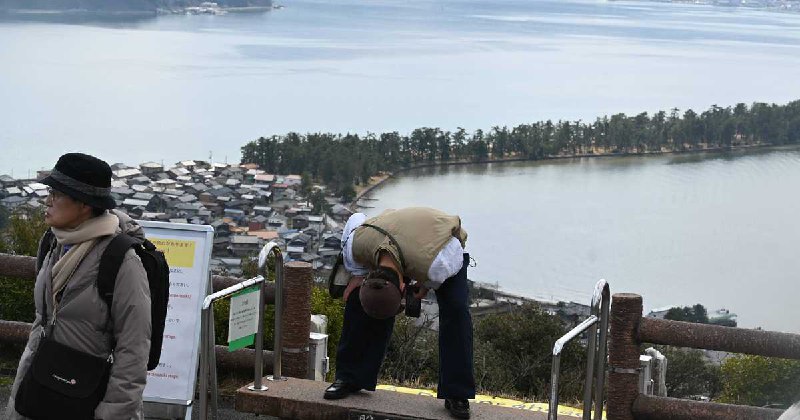 天橋立「股のぞき」中、知人を15ｍ転落させた男性の「罪」　悪ふざけと犯罪の境界線