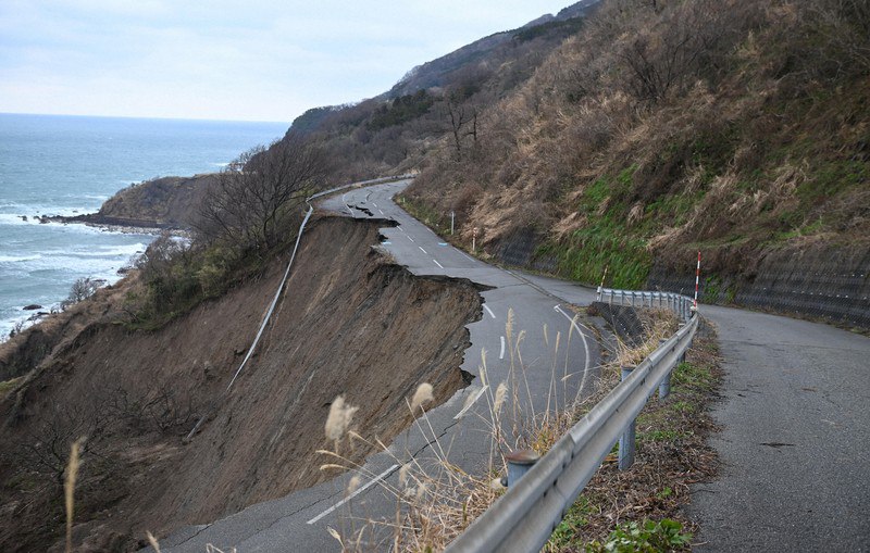 輪島の完全孤立集落「情報ないんです」　徒歩で訪ねた記者が見た現実