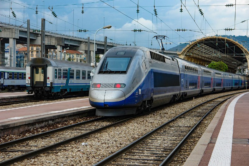 【速報】オリンピック開幕直前に…フランスの高速鉄道TGVの複数箇所で“大規模な破壊行為”　沿線で火が上がり運行乱れる