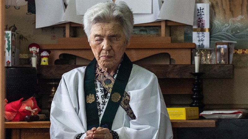 正在消失的习俗：从青森县女通灵师“依托巫”看日本人的生死观