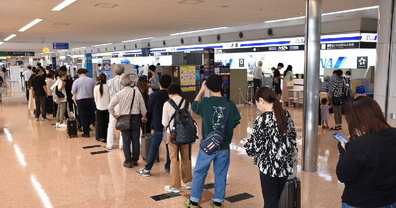 宮崎空港、誘導路で爆発か　不発弾があった可能性　陥没で欠航相次ぐ