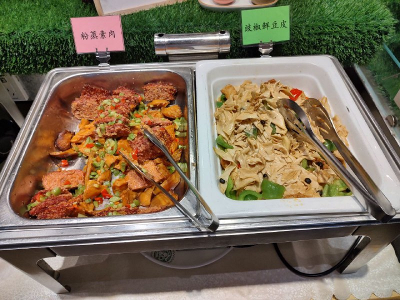 #朴素一餐 #樸素一餐 实际吃撑一回才知道所谓「撑到扶墙」只是看起来很形象很有画面感的表述，但实际上根本不是吃到「最」饱的人会有的状态妞今天饿了一整天，下午去吃了一家素食餐厅，40 多分钟嘴巴没停过，居然连一半的菜都没尝遍贪心不足的下场就是你现在让妞扶下墙休息一下，妞肯定能直接在墙壁上开始作画……#朴素一餐 #樸素一餐 实际吃撑一回才知道所谓「撑到扶墙」只是看起来很形象很有画面感的表述，但实际上根本不是吃到「最」饱的人会有的状态妞今天饿了一整天，下午去吃了一家素食餐厅，40 多分钟嘴巴没停过，居然连一半的菜都没尝遍贪心不足的下场就是你现在让妞扶下墙休息一下，妞肯定能直接在墙壁上开始作画……