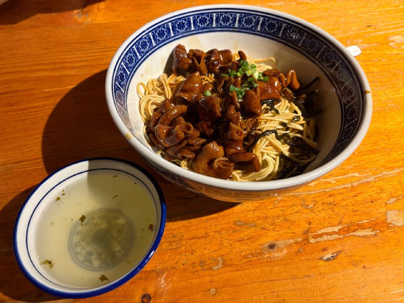 今天安利我心目中上海的一家宝藏面馆时用力过猛，差点害得 pycon china 的老师们把晚上的讲师晚宴都给鸽了🤫今天安利我心目中上海的一家宝藏面馆时用力过猛，差点害得 pycon china 的老师们把晚上的讲师晚宴都给鸽了🤫