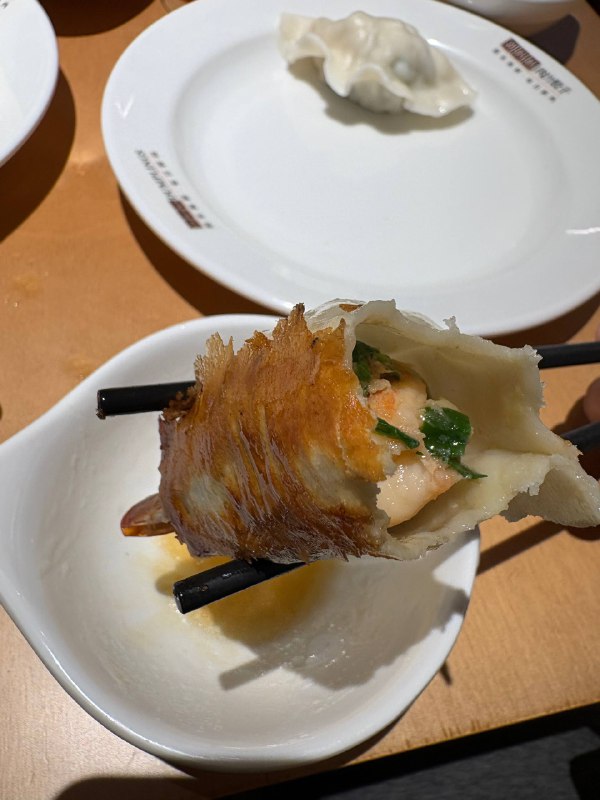 过节吃饺子！～字节人吃的是真好啊，一口一嘴汤，一口一片海😋鲅鱼饺子一只有我巴掌大，大虾煎饺也大得像是给虾披上了饺子皮就直接端上来了过节吃饺子！～字节人吃的是真好啊，一口一嘴汤，一口一片海😋鲅鱼饺子一只有我巴掌大，大虾煎饺也大得像是给虾披上了饺子皮就直接端上来了