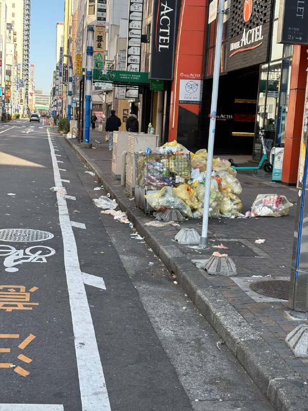 ポイ捨てし放題の中国でも、こんな風景は珍しい気がする1年で一番大事な日だからこそ、はっちゃけすぎないように気を付けるべきだよなポイ捨てし放題の中国でも、こんな風景は珍しい気がする1年で一番大事な日だからこそ、はっちゃけすぎないように気を付けるべきだよな