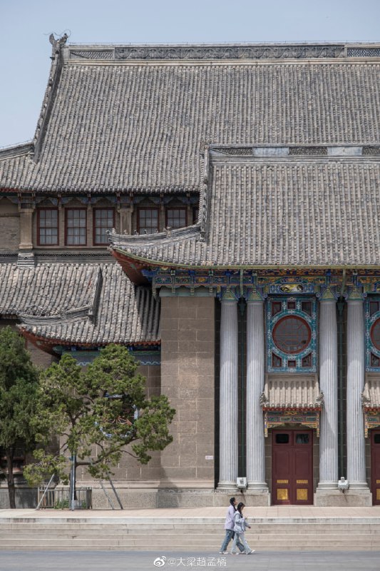 河南大学开封校区的老大礼堂（国保第六批）昨夜毁于火灾