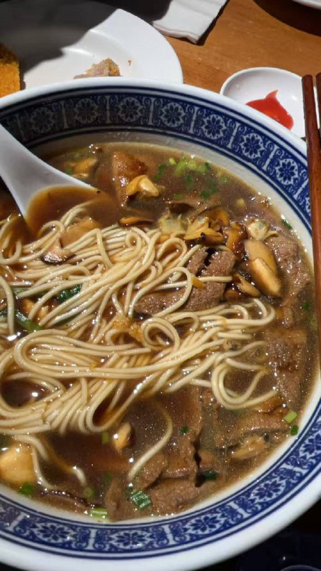 今天安利我心目中上海的一家宝藏面馆时用力过猛，差点害得 pycon china 的老师们把晚上的讲师晚宴都给鸽了🤫今天安利我心目中上海的一家宝藏面馆时用力过猛，差点害得 pycon china 的老师们把晚上的讲师晚宴都给鸽了🤫