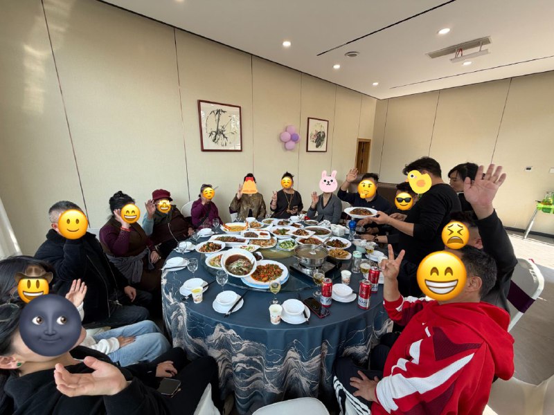 和快十年没见，以及好多第一次见面的亲戚一起春节聚会☺️​北到西宁，南至藏南，相距千里的人能齐聚一堂，本身就是莫大的缘分