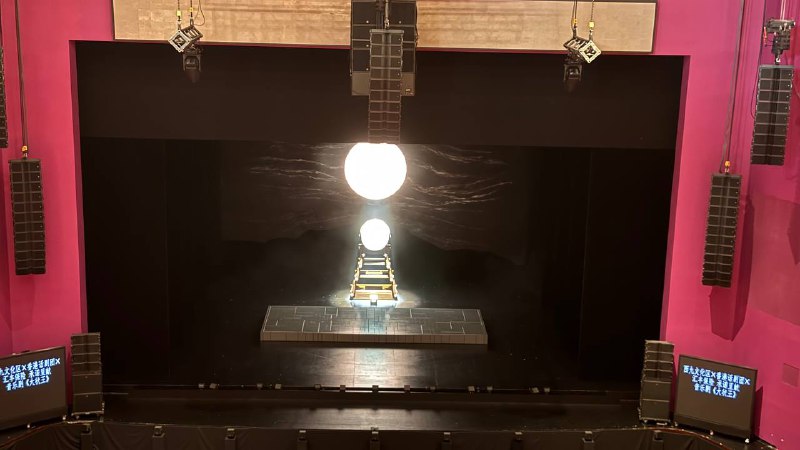 看完了大状王，好剧！（⚠️高剧透警告，慎点）（我嘴很毒很mean，玻璃心慎点，碎了概不负责）1.记得一年前我说过，我是永远不会给中国音乐剧花一分钱的（因为太冤大头了、仅限粉丝可听的唱功和仅限粉丝可见的演技我这种要求严格的人真的宁愿花钱多吃几顿）然后今天这个钱我真的花的心甘情愿