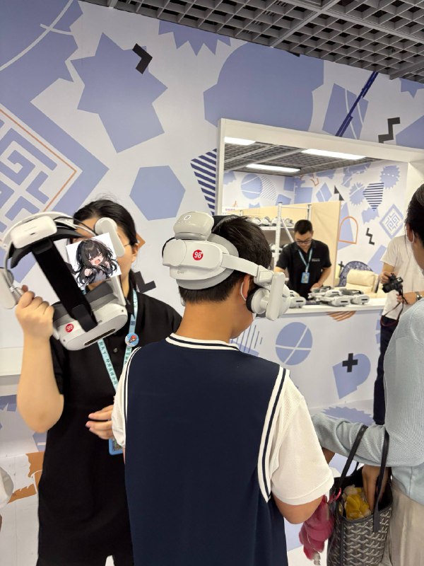 看了一场非常有代入感的电影整场演出的互动不能说是丰富有趣吧，至少可以说是只能证明我们这个 VR 展里确实有互动而已演出里的展品凑近看能看清楚细节，但是展出的每个环节都是在定好的时间里进行的，不会给游客仔细看展品的时间感觉以这个制作的精度来说，稍微有点可惜了（不过可能一开始就不想让观众自由游览，要接待太多游客了看了一场非常有代入感的电影整场演出的互动不能说是丰富有趣吧，至少可以说是只能证明我们这个 VR 展里确实有互动而已演出里的展品凑近看能看清楚细节，但是展出的每个环节都是在定好的时间里进行的，不会给游客仔细看展品的时间感觉以这个制作的精度来说，稍微有点可惜了（不过可能一开始就不想让观众自由游览，要接待太多游客了