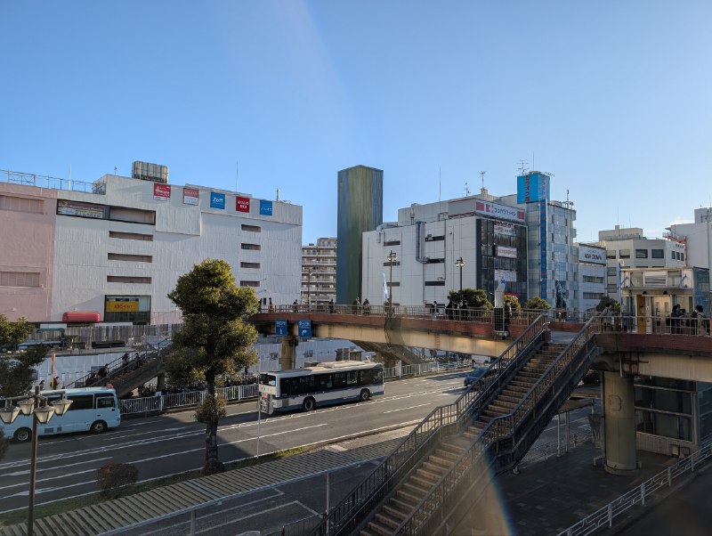 大成功立憲民主党的野田佳彦党首星期一早晨 07:00-08:30 在千葉的津田沼駅前天桥上亲自派发传单