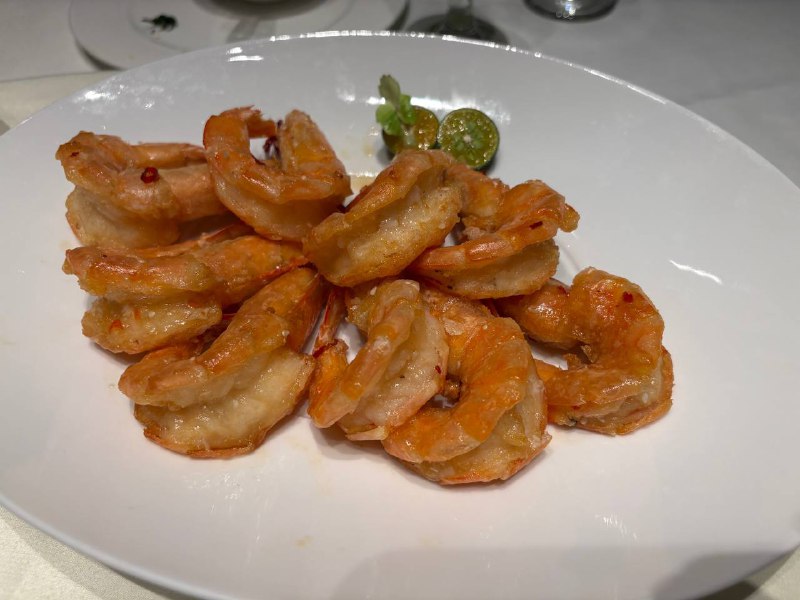 在四季民福吃了北京烤鸭～不要问我为什么没有烤鸭的照片，问就是我们明明都分到一个包间了，工作人员硬是不在屋里片鸭要出去躲着片😅另外如果说我之前黑豆汁都是人云亦云的话，从今往后我可以理直气壮地吐槽这玩意儿了我只是拿了个杯子过来舀了两小勺，闻了一下，就立马在包间众人面前 yue 出来了🤮本来应该是无论发生什么变故都要保持优雅的场合，实在是多厚的心理防线在这老北京臭食面前都形同虚设……在四季民福吃了北京烤鸭～不要问我为什么没有烤鸭的照片，问就是我们明明都分到一个包间了，工作人员硬是不在屋里片鸭要出去躲着片😅另外如果说我之前黑豆汁都是人云亦云的话，从今往后我可以理直气壮地吐槽这玩意儿了我只是拿了个杯子过来舀了两小勺，闻了一下，就立马在包间众人面前 yue 出来了🤮本来应该是无论发生什么变故都要保持优雅的场合，实在是多厚的心理防线在这老北京臭食面前都形同虚设……