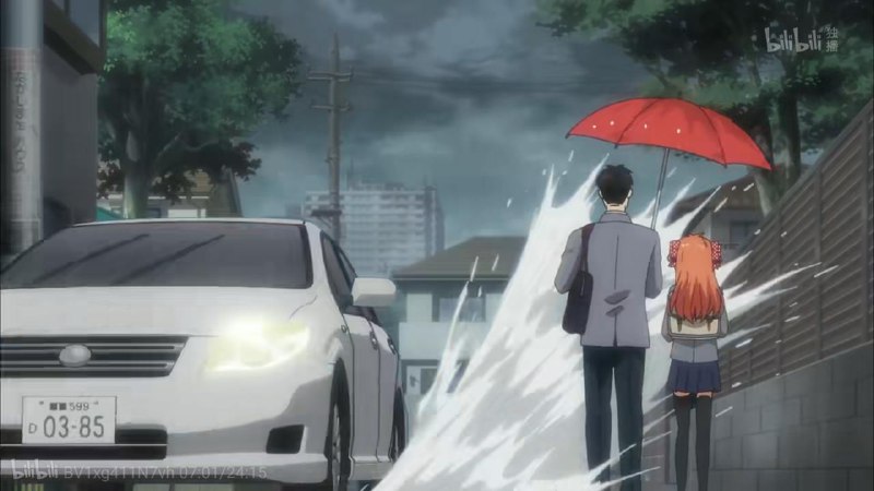 今天下了班以后要去好几个地方，路上就已经被雨淋透了