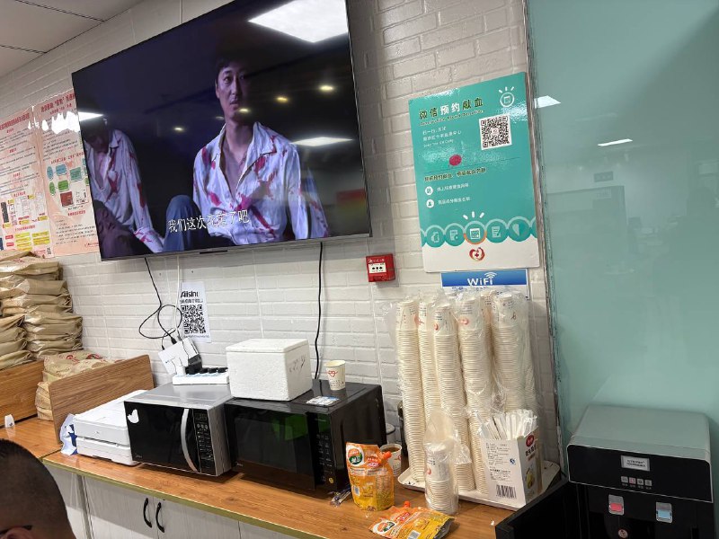 赶在上班之前整理一下南京献血的 repo（这也能有 repo😂之前在上海因为转氨酶太高没能献成，正好打算南京中转一下再回北京，就来南京探店了上机的时候抽血的护士问我有没有觉得这里环境不好，并自嘲南京红十字血液中心是全国数一数二的简陋（大意转述），我连忙否认