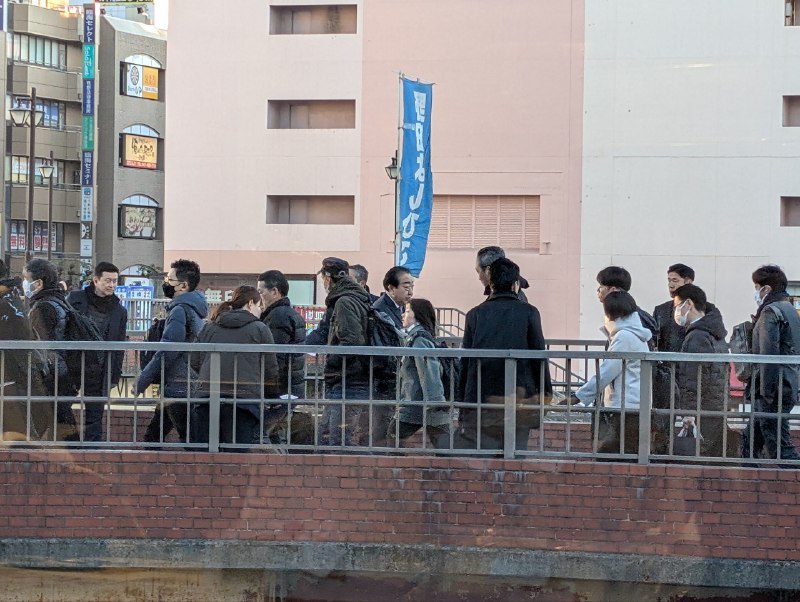 大成功立憲民主党的野田佳彦党首星期一早晨 07:00-08:30 在千葉的津田沼駅前天桥上亲自派发传单