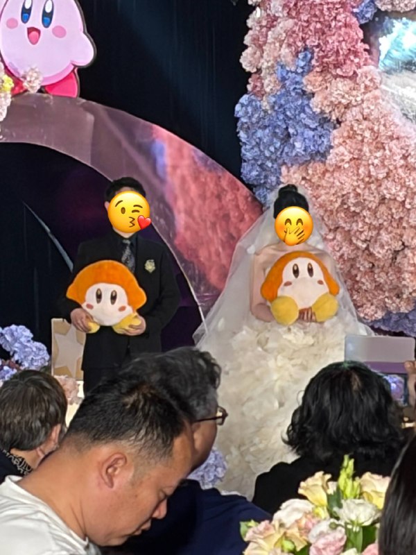 新婚快乐！第一次参加这么可爱的婚礼～糖果盒上的插画是新娘自己画的，太厉害啦🥰新婚快乐！第一次参加这么可爱的婚礼～糖果盒上的插画是新娘自己画的，太厉害啦🥰