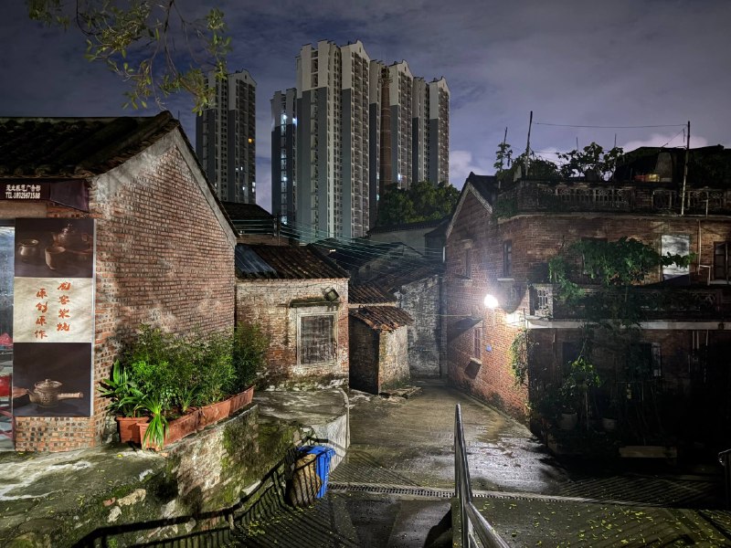 十点仍然热闹喧嚣的不夜城现代与历史的交织吃西瓜的呆鸟祖庙#時差投稿#MissionDay十点仍然热闹喧嚣的不夜城现代与历史的交织吃西瓜的呆鸟祖庙#時差投稿#MissionDay