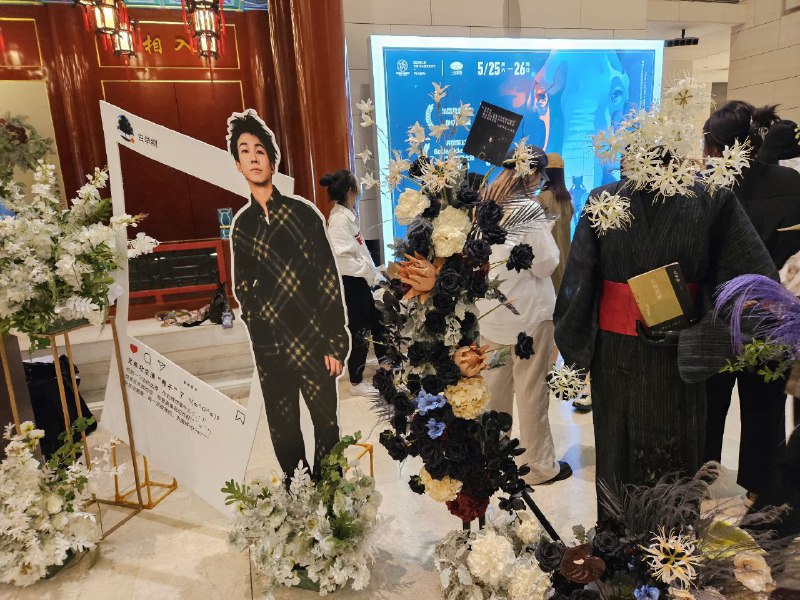 来看音乐剧《人间失格》啰哈哈来看音乐剧《人间失格》啰哈哈