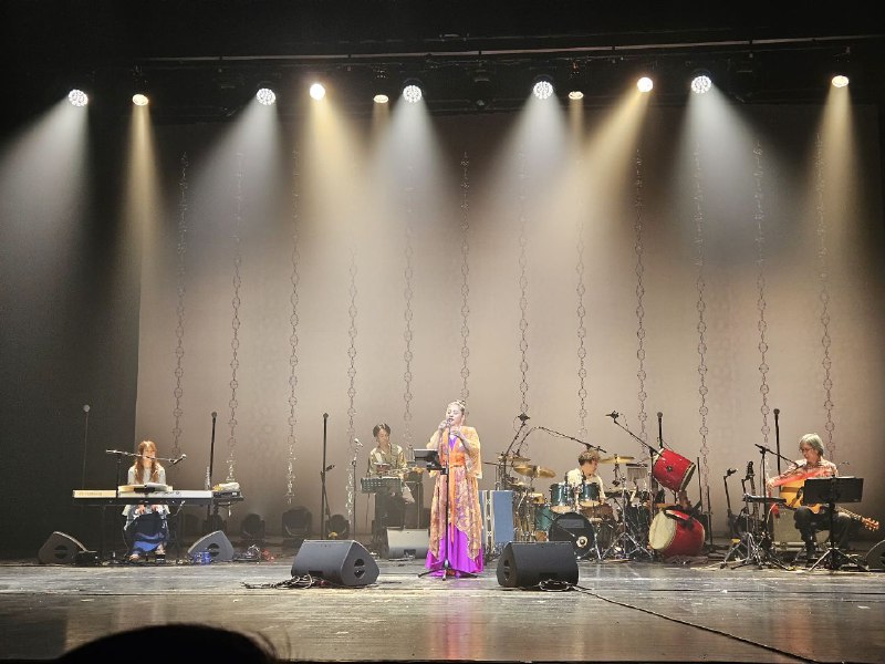 心から日本語が堪能するまで頑張ってきてよかったと思う素敵なパーフォーマンスをくれた夏川りみさんに会いましたこの思い出が数十年をわたっても色褪せることのない大切な宝になるに違いありません頑張って自分の想いを中国語で語ったり歌ったりしてくれて、一生懸命の夏川さんのその姿にすごく励ました夏川さんみたい元気で真面目な人になりたいと思います心から日本語が堪能するまで頑張ってきてよかったと思う素敵なパーフォーマンスをくれた夏川りみさんに会いましたこの思い出が数十年をわたっても色褪せることのない大切な宝になるに違いありません頑張って自分の想いを中国語で語ったり歌ったりしてくれて、一生懸命の夏川さんのその姿にすごく励ました夏川さんみたい元気で真面目な人になりたいと思います