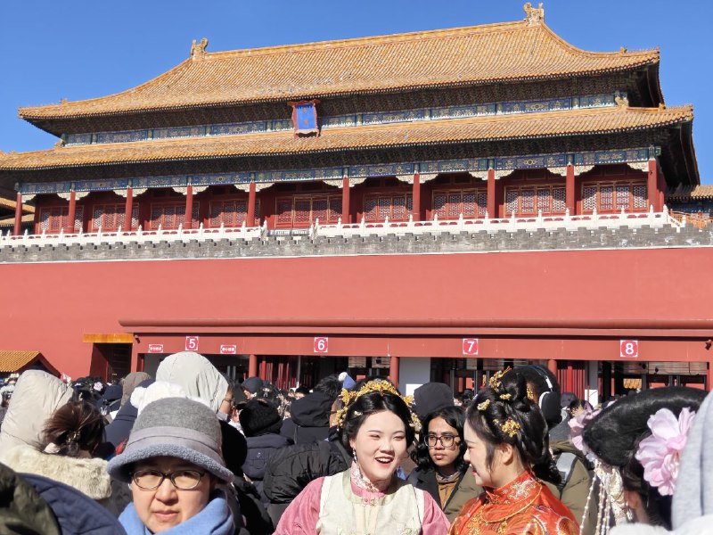 简单吃了个午饭然后一路冲刺过来，排大队感觉半日游都悬了😂