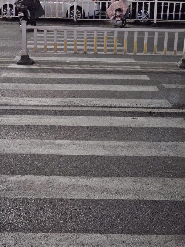 在北京生活的感受大致可以用这张照片来概括：