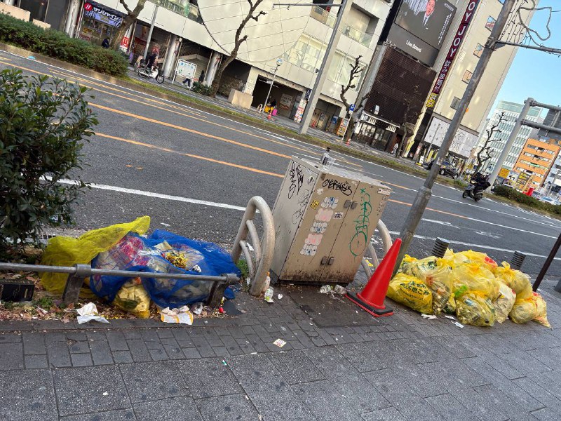 ポイ捨てし放題の中国でも、こんな風景は珍しい気がする1年で一番大事な日だからこそ、はっちゃけすぎないように気を付けるべきだよなポイ捨てし放題の中国でも、こんな風景は珍しい気がする1年で一番大事な日だからこそ、はっちゃけすぎないように気を付けるべきだよな
